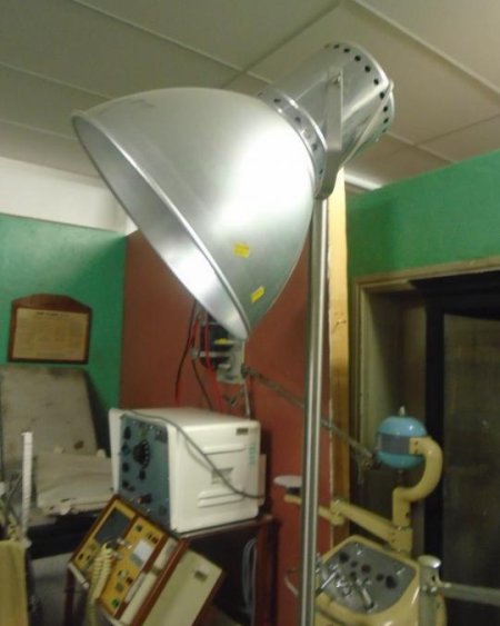 Silver examination light thin legs 
